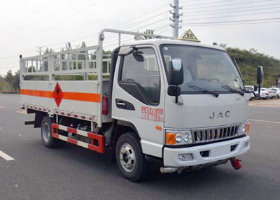 重汽王牌4.2米4噸壓縮氫氣運輸車 安全高效的液態(tài)能源運輸專家